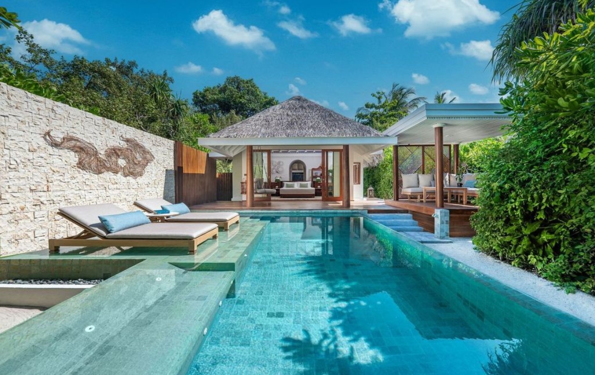 Lagoon pool villa